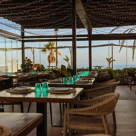 Апартаменты With Large Terrace, Swimming Pool And Areas, Next To Puerto Banus *