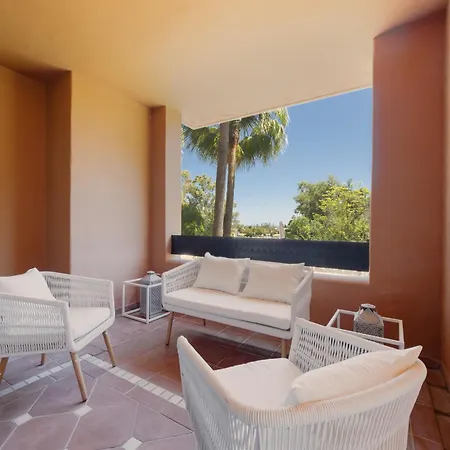 アパート With Large Terrace, Swimming Pool And Areas, Next To Puerto Banus マルベーリャ