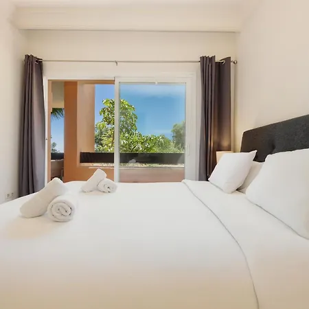 With Large Terrace, Swimming Pool And Areas, Next To Puerto Banus * Марбелья