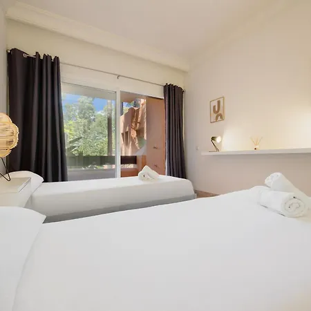 With Large Terrace, Swimming Pool And Areas, Next To Puerto Banus * マルベーリャ