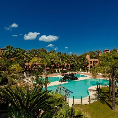 Апартаменты With Large Terrace, Swimming Pool And Areas, Next To Puerto Banus *