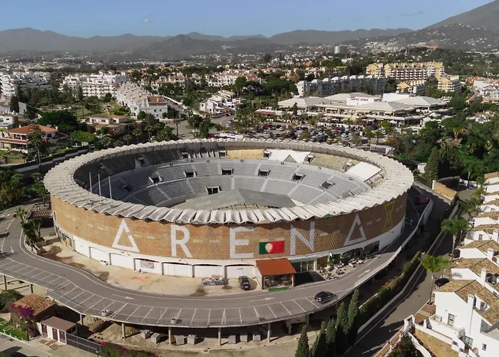 Apartament With Large Terrace, Swimming Pool And Areas, Next To Puerto Banus