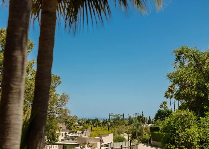 Apartament With Large Terrace, Swimming Pool And Areas, Next To Puerto Banus Marbella