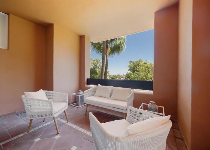 Apartament With Large Terrace, Swimming Pool And Areas, Next To Puerto Banus Marbella