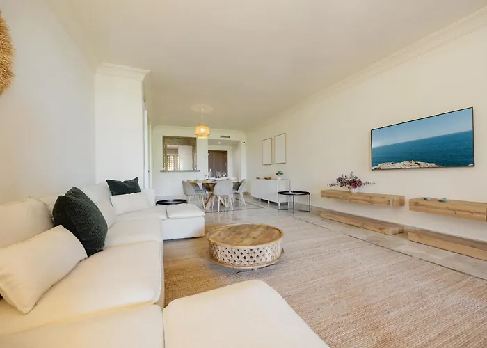 Apartmán With Large Terrace, Swimming Pool And Areas, Next To Puerto Banus Marbella