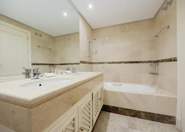 Apartmán With Large Terrace, Swimming Pool And Areas, Next To Puerto Banus