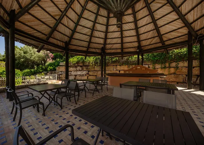 With Large Terrace, Swimming Pool And Areas, Next To Puerto Banus Apartmán Marbella
