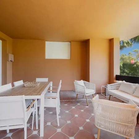 With Large Terrace, Swimming Pool And Areas, Next To Puerto Banus Appartamento