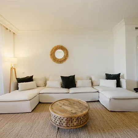 Appartamento With Large Terrace, Swimming Pool And Areas, Next To Puerto Banus Marbella