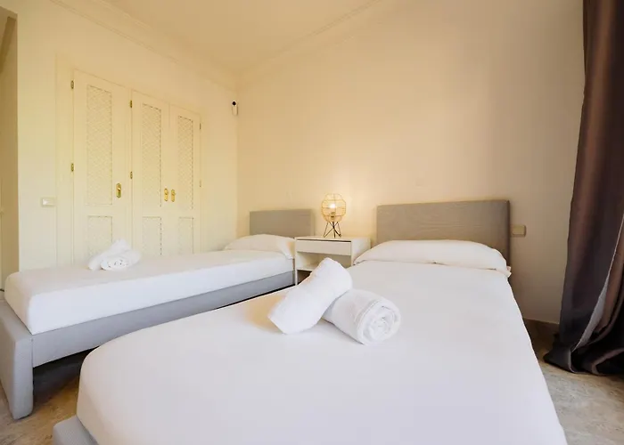Lejlighed With Large Terrace, Swimming Pool And Areas, Next To Puerto Banus Marbella